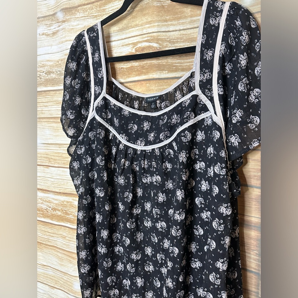 Torrid Floral Babydoll Top  Size 2